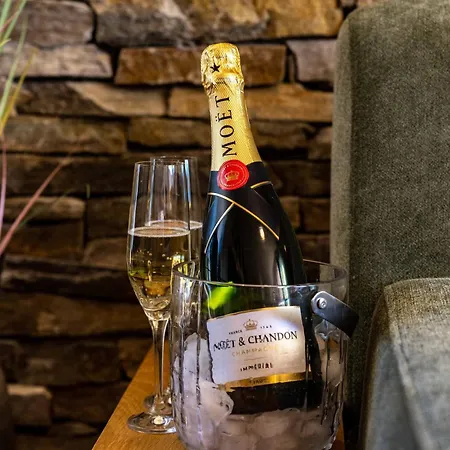 Hypnotic Thermal With Private Villa